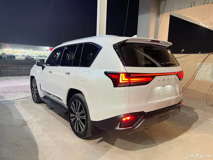 لكزس LX600 مستخدم ماشي 64 موديل 2024 وارد الساير 8