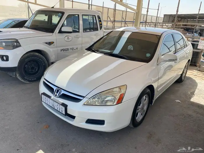 للبيع هوندا أكورد مستخدمة نظيفة 2