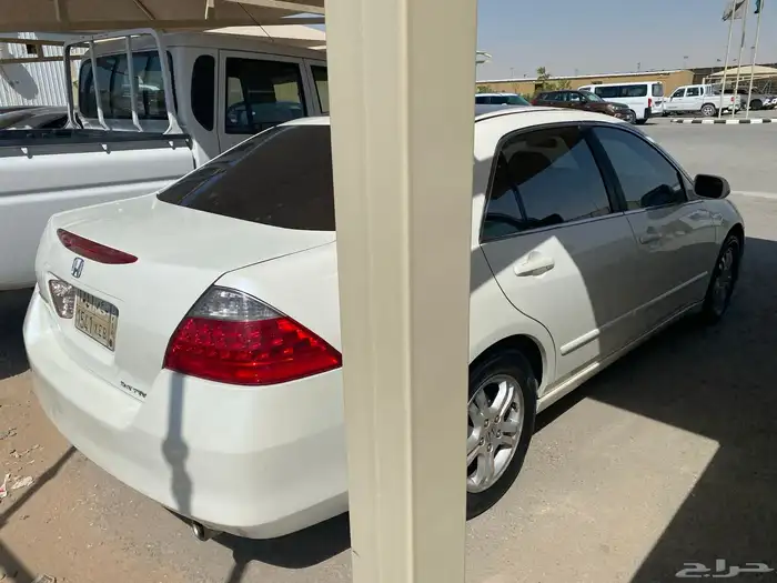 للبيع هوندا أكورد مستخدمة نظيفة 8