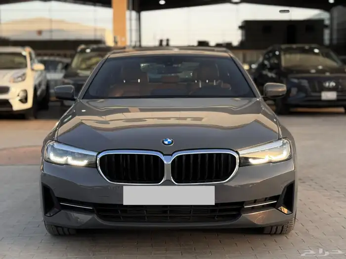 بي ام دبليو 2023 520i اسمنتي 5