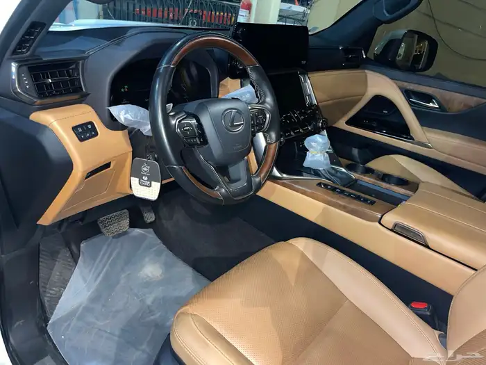 لكزس LX600 مستخدم ماشي 64 موديل 2024 وارد الساير 20