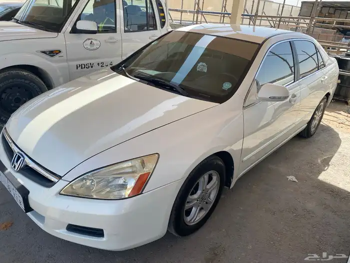 للبيع هوندا أكورد مستخدمة نظيفة 1