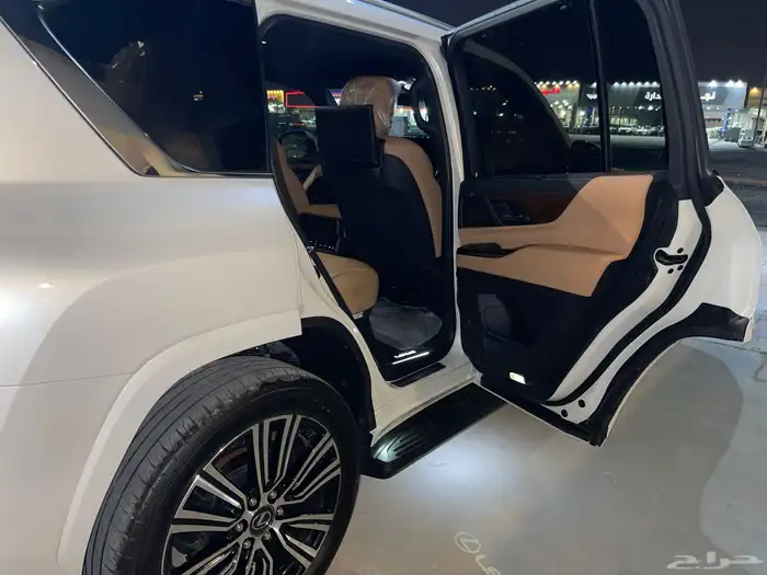 لكزس LX600 مستخدم ماشي 64 موديل 2024 وارد الساير 16
