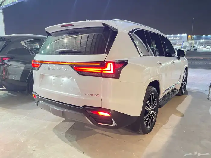 لكزس LX600 مستخدم ماشي 64 موديل 2024 وارد الساير 10