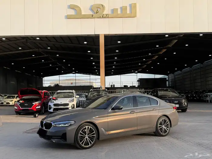 بي ام دبليو 2023 520i اسمنتي 0