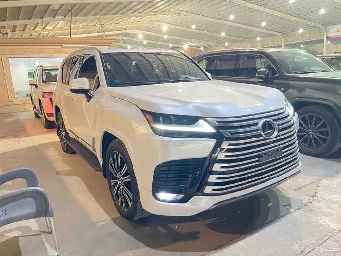 لكزس LX600 مستخدم ماشي 64 موديل 2024 وارد الساير 1