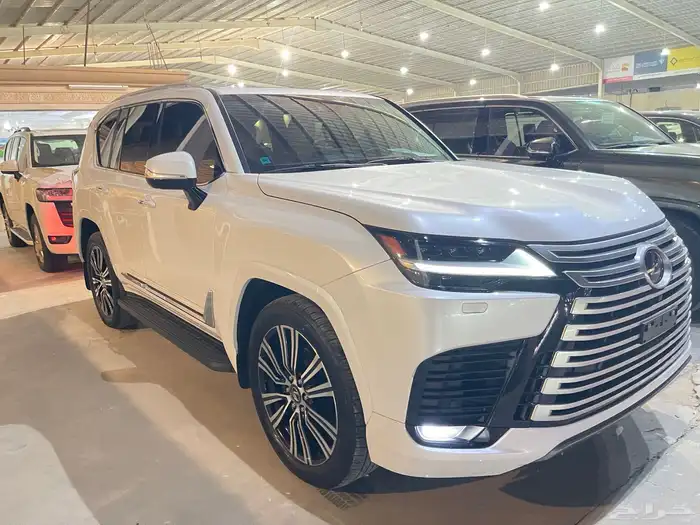 لكزس LX600 مستخدم ماشي 64 موديل 2024 وارد الساير 2