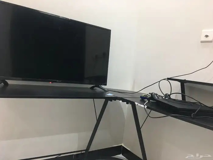 للبيع سوني فور وا يدتين وا شاشه 39 بوصه وا طاوله حرف L 0