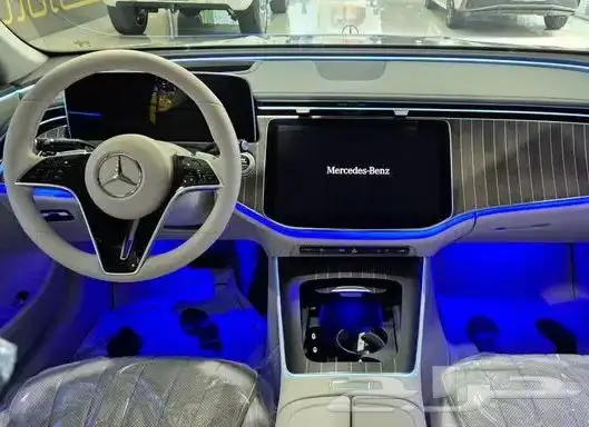 Mercedes E-Class W214E300 4MATIC Exclusive 2024 3