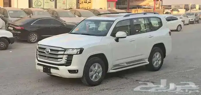 عرض اليوم تويوتا لاندكروزر GXR2 بنزين 2025 كاش اسعار متميزه 4
