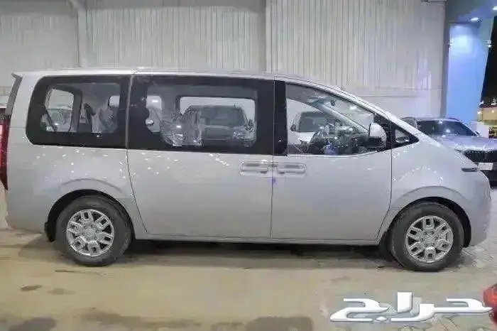 هيونداي ستاريا استاندر ديزل ماكينة 2.2 اربعة سلندر موديل2024 4