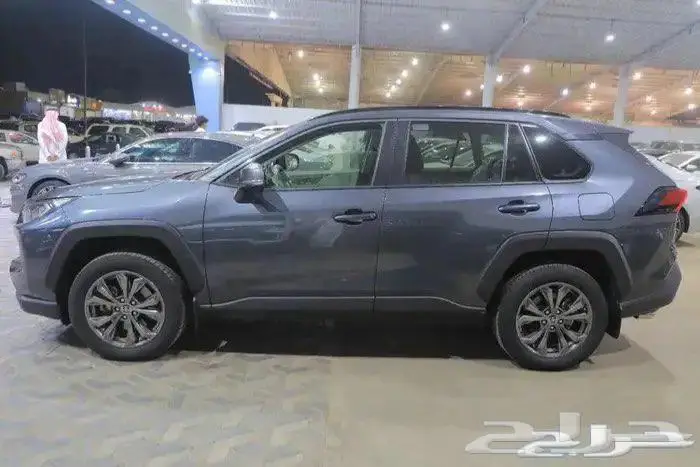 تويوتا راف فور فل كامل ادفنشر بانوراما جلد بنزين موديل 2023 4