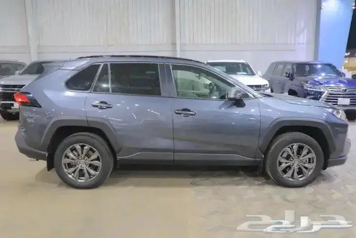 تويوتا راف فور فل كامل ادفنشر بانوراما جلد بنزين موديل 2023 3