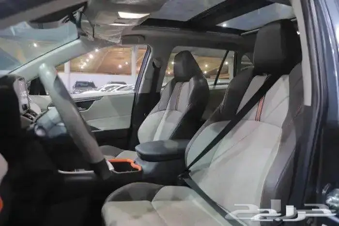 تويوتا راف فور فل كامل ادفنشر بانوراما جلد بنزين موديل 2023 13