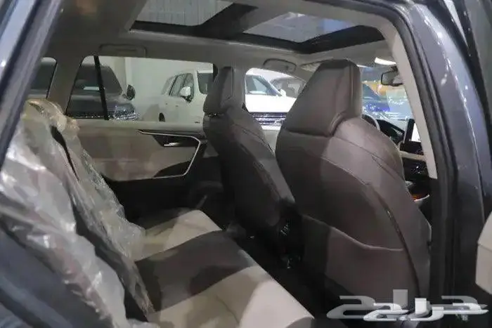 تويوتا راف فور فل كامل ادفنشر بانوراما جلد بنزين موديل 2023 9