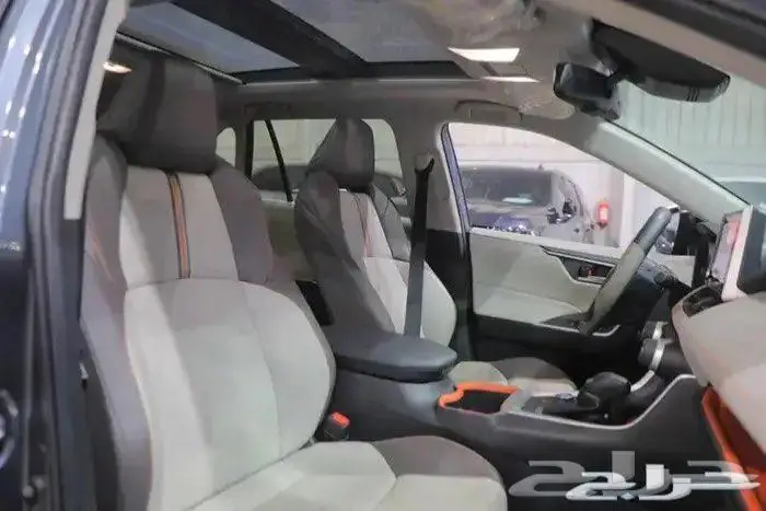 تويوتا راف فور فل كامل ادفنشر بانوراما جلد بنزين موديل 2023 12