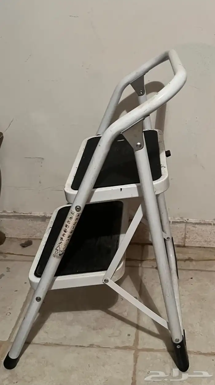 طاولة كوي . سلم . عربية سحب 0
