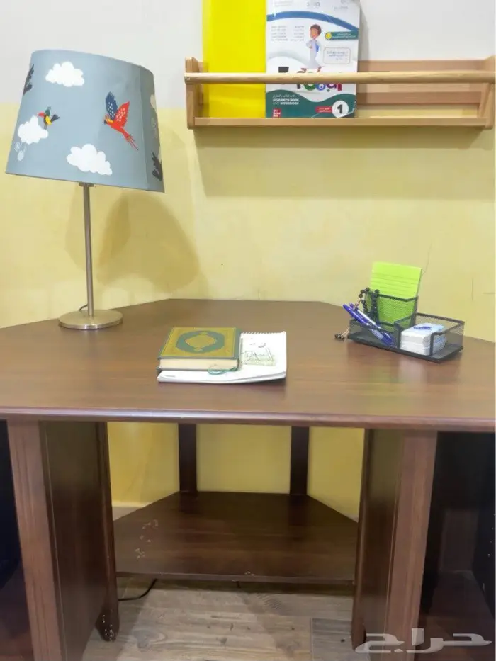 مكتب للدراسه من ايكيا اللون بني 0