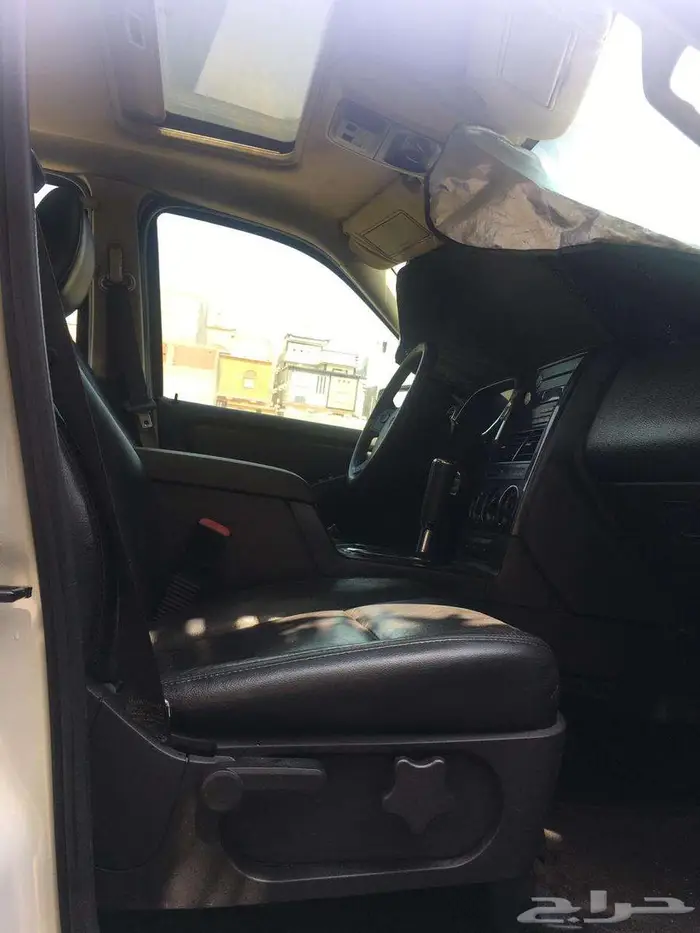للبيع فورد إكسبلورر 2010 XLT 4x4 - عائلية 6