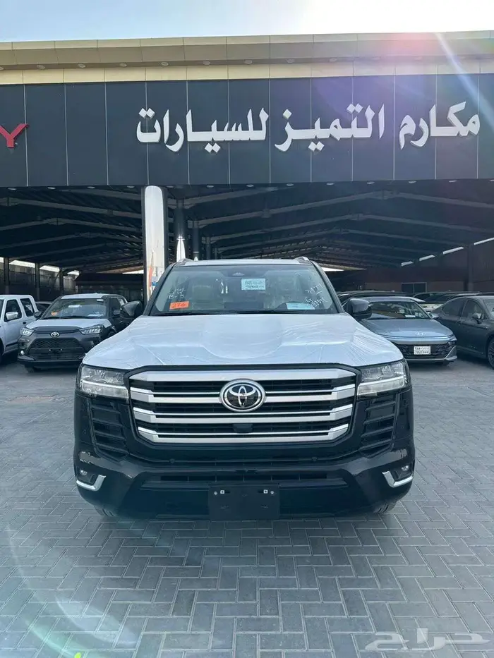 تويوتوا جي اكس ار رقم 4 بنزين - 2025 - عبد اللطيف جميل 1