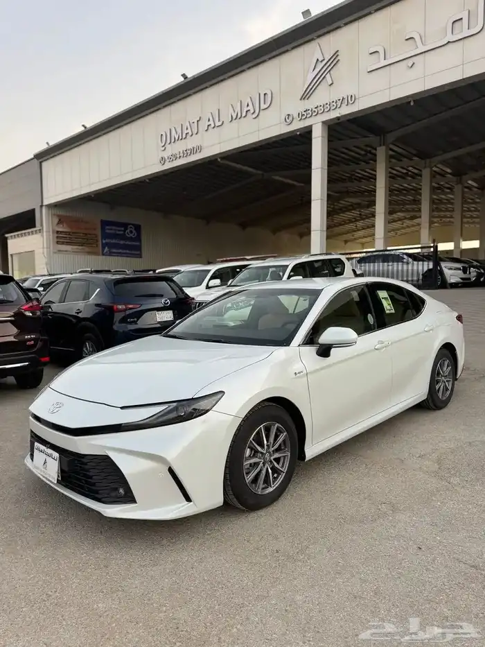 للبيع تويوتا كامري 2025 - ستاندر هايبرد - عداد 4 الف فقط 1