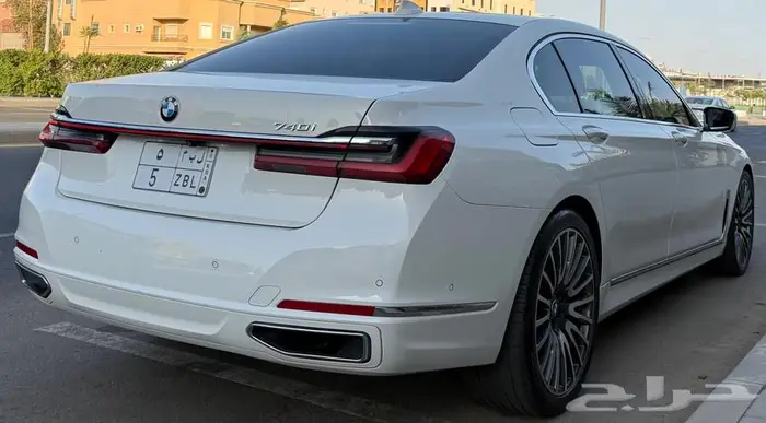 بي ام دبليو 740 2020 لون ابيض داخلية هلوز بسعر 165 11