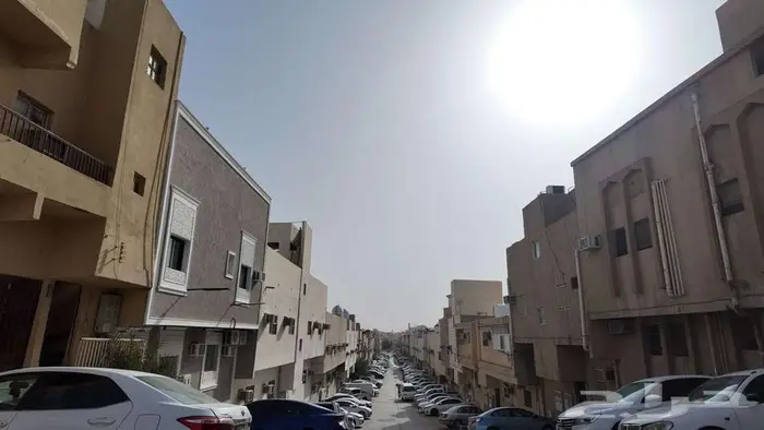 عمارة للبيع في حي جرير 3
