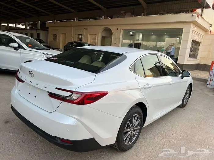 تويوتا كامري E ستاندر بنزين 2025 سعودي 3