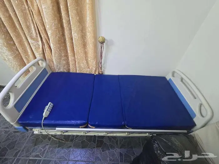 سرير طبي مع مرتبة هوائية 0