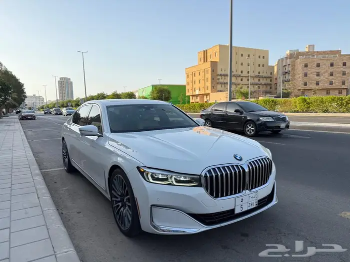 بي ام دبليو 740 2020 لون ابيض داخلية هلوز مع لوحه فردية 19