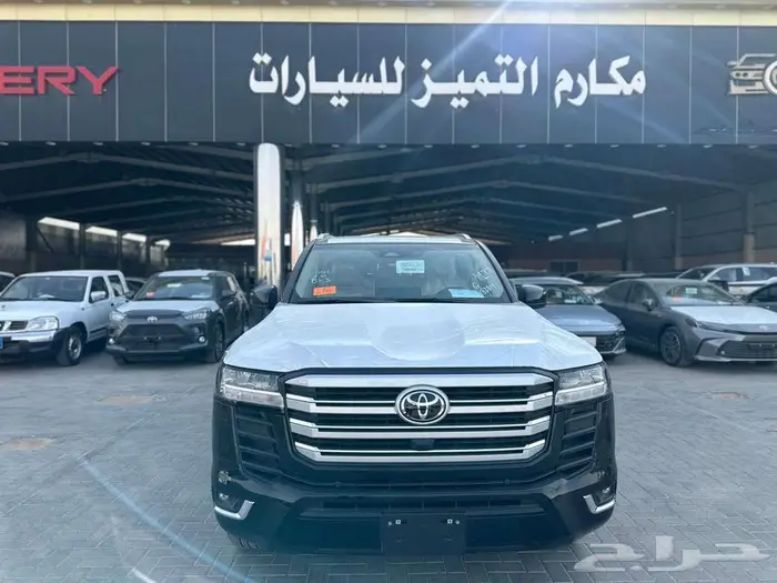 تويوتوا جي اكس ار رقم 4 بنزين - 2025 - عبد اللطيف جميل 0