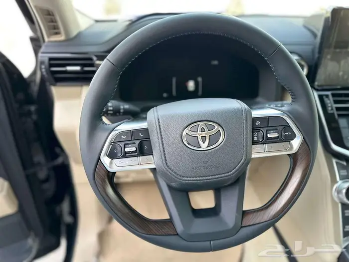 تويوتوا جي اكس ار رقم 4 بنزين - 2025 - عبد اللطيف جميل 7