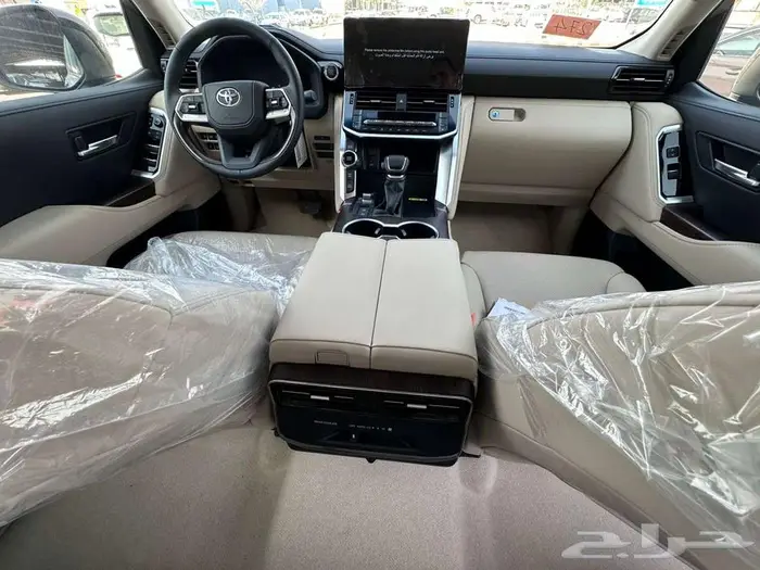 تويوتوا جي اكس ار رقم 4 بنزين - 2025 - عبد اللطيف جميل 16