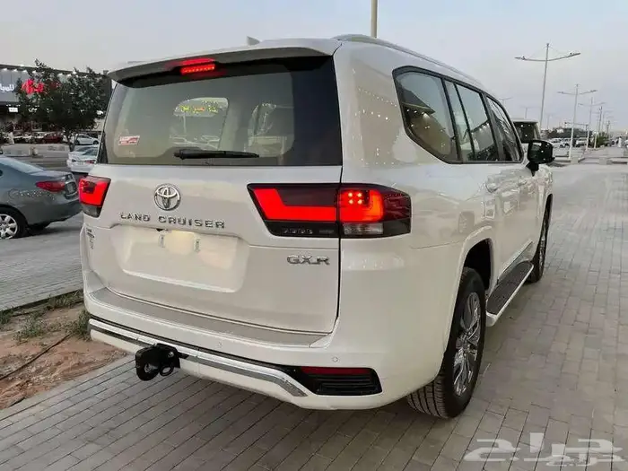 لاندكروزر GXR L4 بنزين 2025 بطاقة جمركية ( سعودي ) 8
