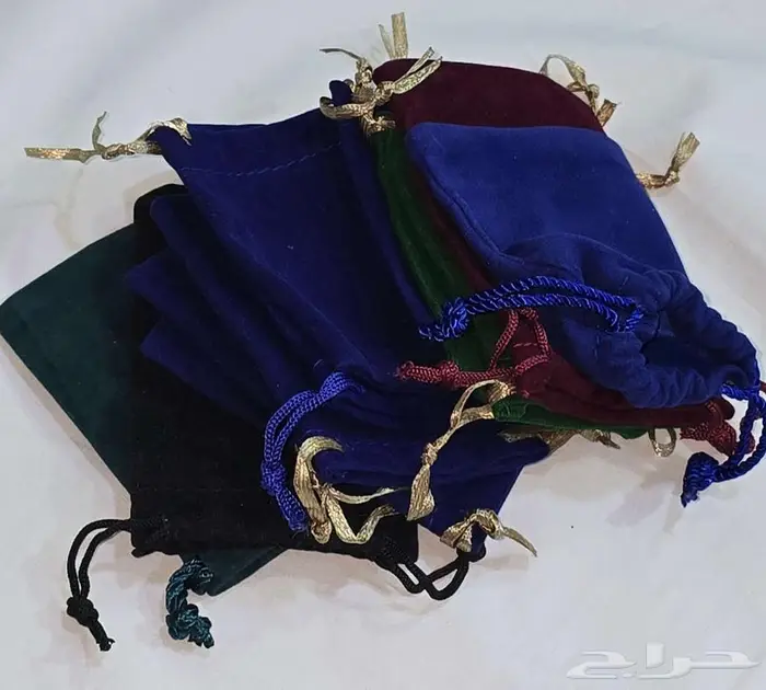 مخلط دهن عود 6 تولات  24 ربع تولة كلها ب300ريال 2
