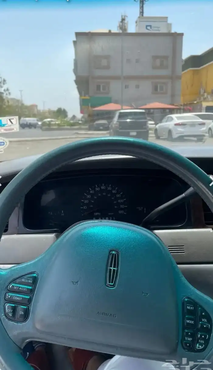 لينكون تاون كار 1998 للبيع Lincoln 8