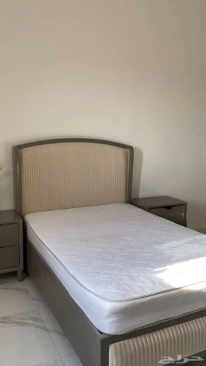 سرير وكومدينه 0