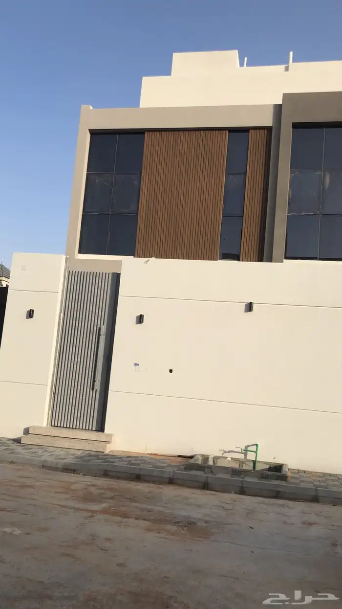 للإيجار فلة بالعارض 10