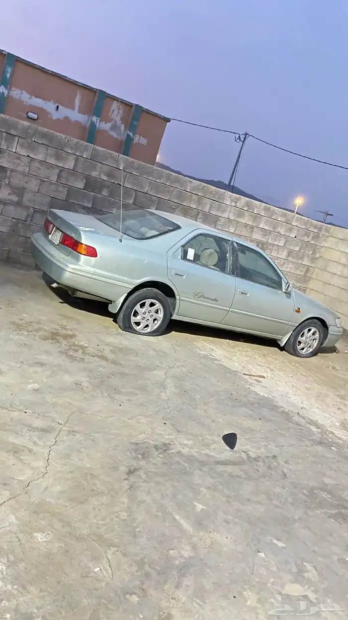 كامري 2002 للبيع مكينه شرط قير شرط السياره نضيفه 2
