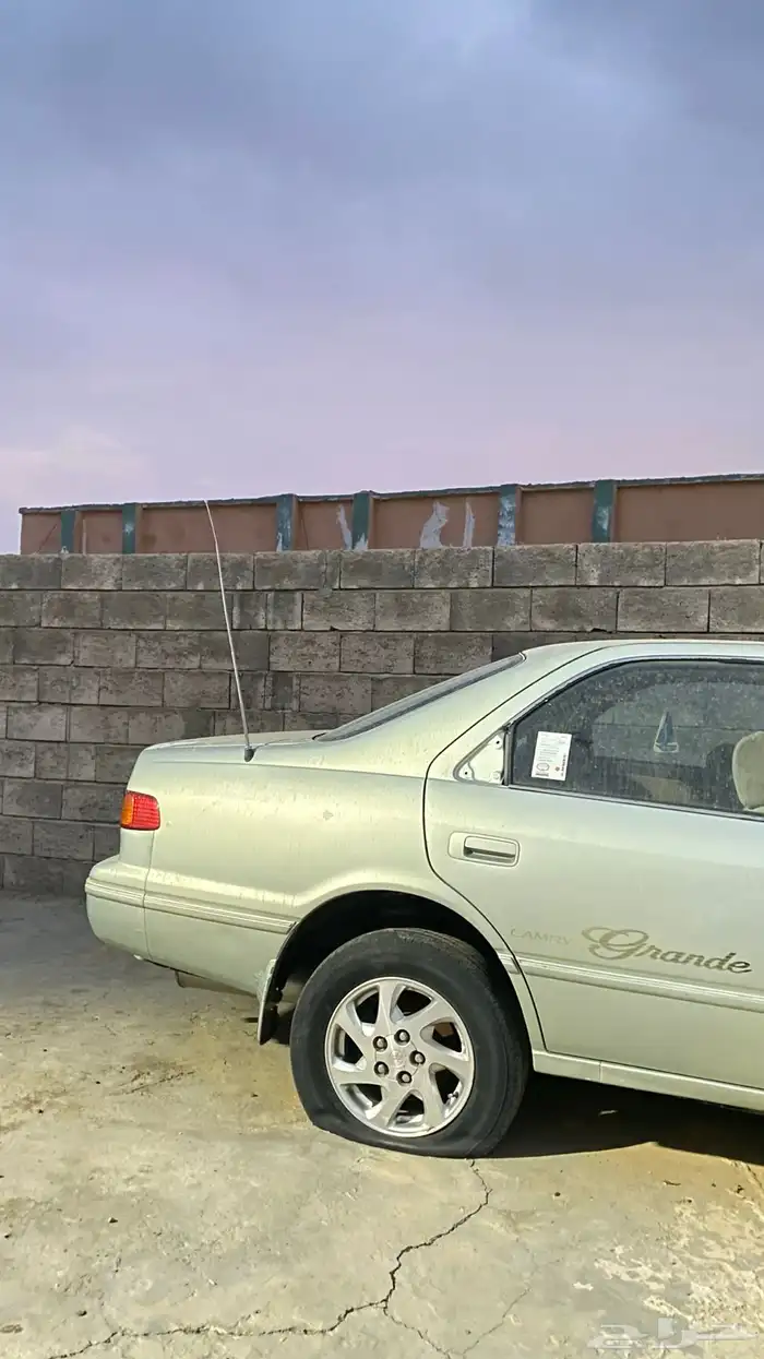 كامري 2002 للبيع مكينه شرط قير شرط السياره نضيفه 3