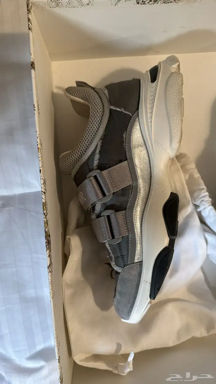 ديور لون رمادي مع ابيض استعمال خفيف شبه جديد السعر 2700 3