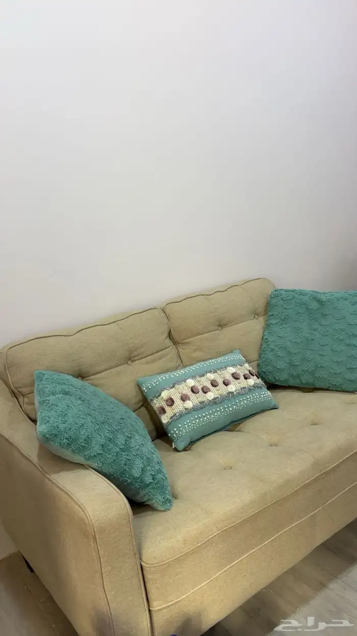 كنب ثلاث قطع من سنتر بوينت نظظيف ومعاه ابجورات وخداديات 1