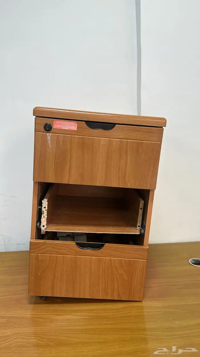طاولة مكتبية 3