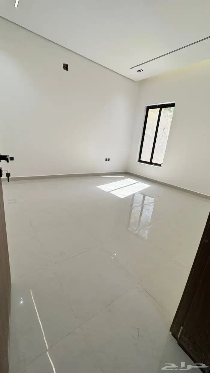 أدوار ارضيه مساحه واسعه جدا 420م 4 غرف نوم 4