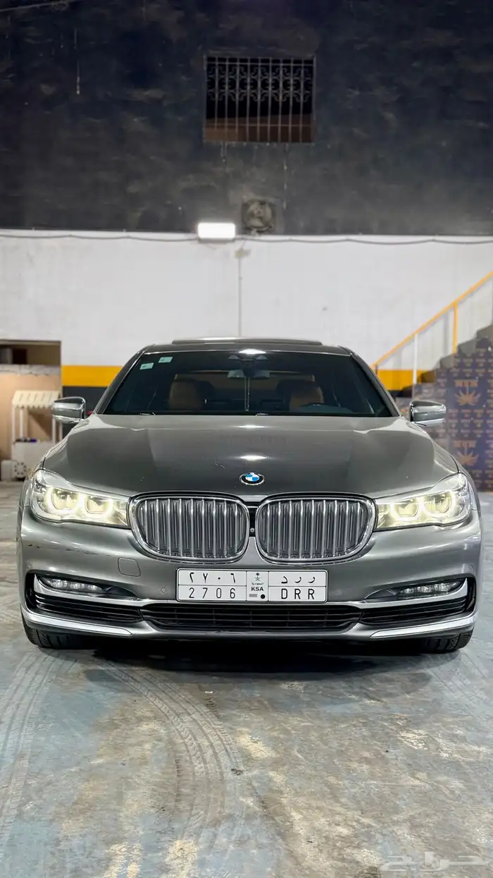 BMW LI اعلى فئة فل الفل 2018 1