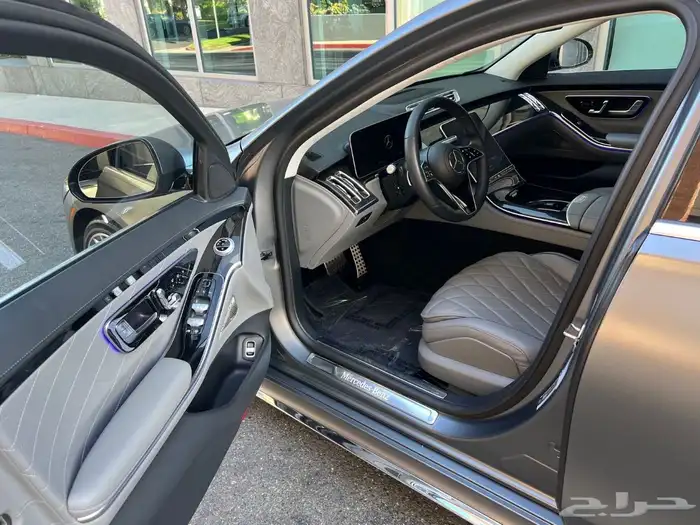 مرسيدس S500 موديل 2022 لون مميز 4
