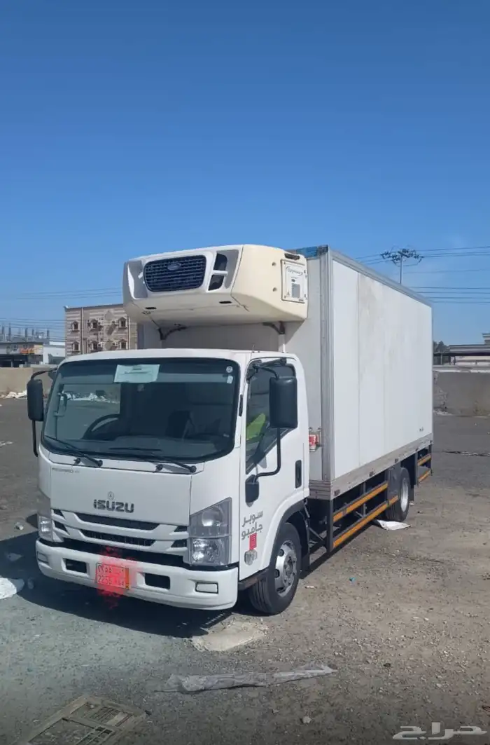 للإيجار شاحنة ايسوزو موديل 2024. دينا 1