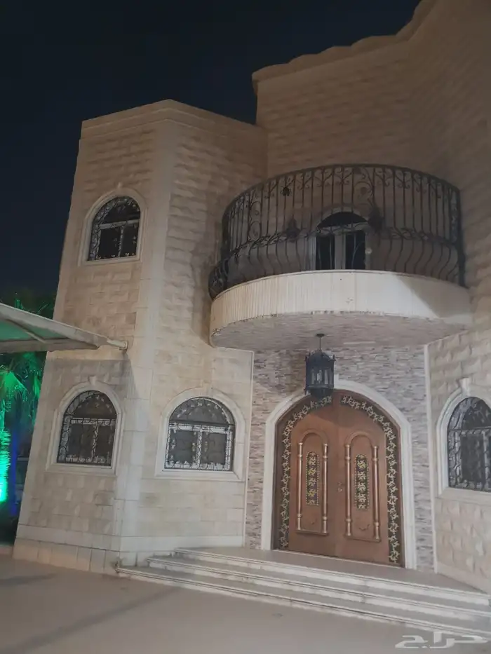 للبيع فيلا بقيمة ارض بحي الخليج 0