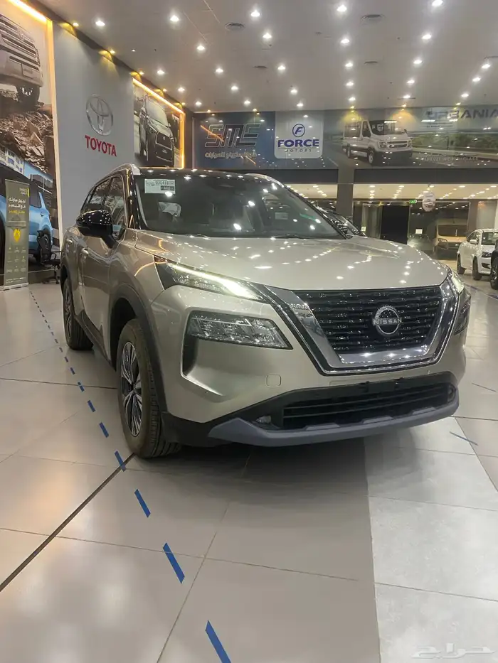 نيسان اكستريل SV بلس نص فل سقف اسود 2025 جديد اصفار 2