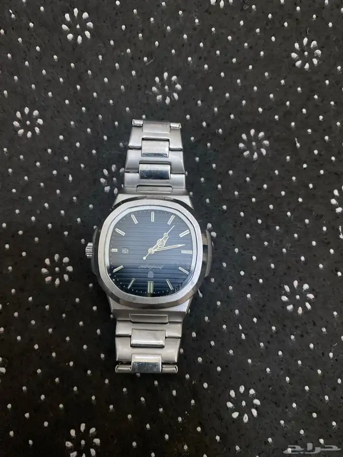 ساعه كلساسيكيه نضيفه 0